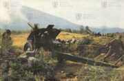 Dělostřelci s 122mm houfnicí vzor 38 při cvičných střelbách