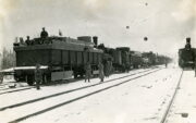 Československý improvizovaný obrněný vlak na stanici Šamary v době příprav na permskou ofenzívu v prosinci 1918