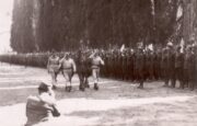 Přehlídka Československé samostatné brigády v Itálii v červnu 1945. Foto sbírka VHÚ.
