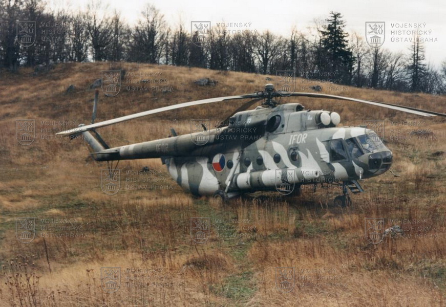 Snímek vrtulníku Mi-17 pořízený během nasazení na misi IFOR