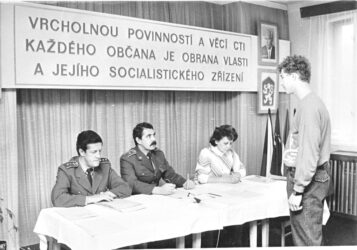 Socialističtí branci v roce 1982: potíže se zdravím, vzděláním i alkoholem