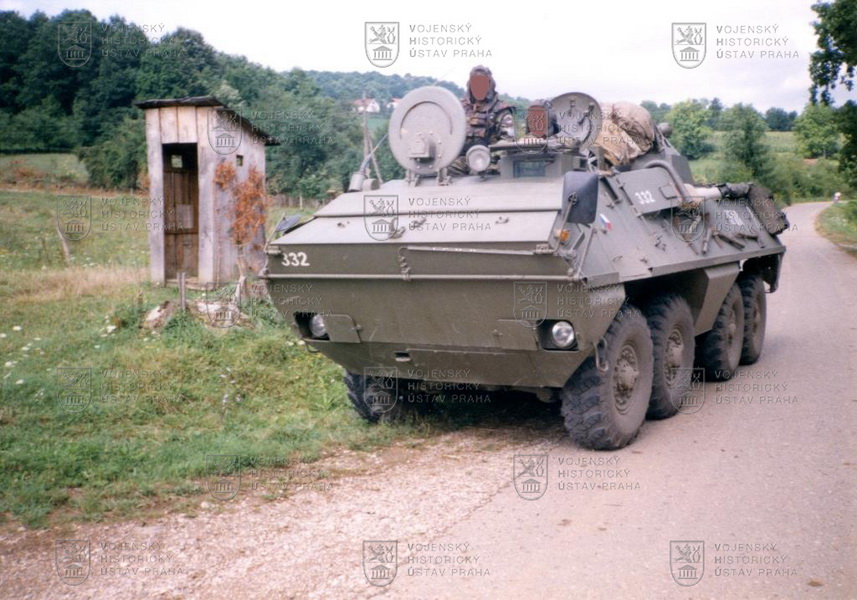 Obrněný transportér OT-64 SKOT při misi IFOR