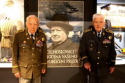 Generálmajor Miloslav Masopust (vlevo) a armádní generál Emil Boček