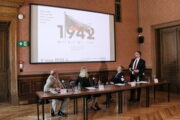 Tisková konference v budově národního muzea ke spuštění webu 1942.cz