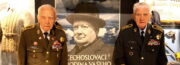 Generálmajor Miloslav Masopust (vlevo) a armádní generál Emil Boček