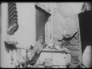 Záběr z filmu, který Němci natočili v Lidicích bezprostředně po zničení obce 