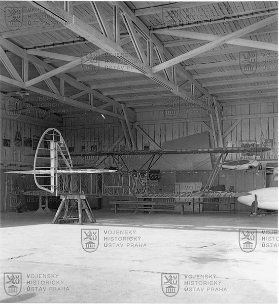 Renovace letounu Avia B-534