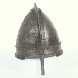 02 Románská přilba ve stylu 10.–11. století, kopie