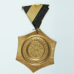 06 Rakouský Odznak vojenského veterána za 16 let služby, používaný v letech 1780−1849 (s individuální úpravou zavěšení na stuze)