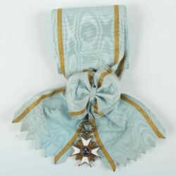 07 Lotyšský Řád tří hvězd - I. třída, velkostuha a náprsní hvězda, uděleno E. Benešovi, 1927
