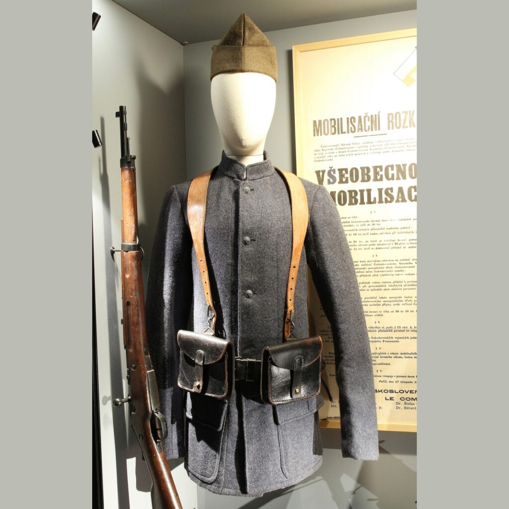 02 Francouzský stejnokroj příslušníka 1. československé divize, Agde, 1940