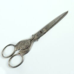 08 Nůžky použité při amputaci omrzlých prstů sovětského parašutisty I. K. Čerepenka, 1945