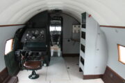 Vnitřek letounu Av-14FG
