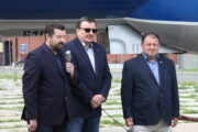 Zleva: ředitel VTÚ Letectva a PVO Libor Tomolya, ředitel Vojenského technického ústavu Petr Novotný a vedoucí Leteckého muzea Kbely Miroslav Khol