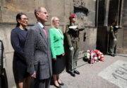 Uctění památky hrdinů heydrichiády s účastí prince Edwarda, vévody z Edinburghu v chrámu sv. Cyrila a Metoděje.
jeho královská výsost, princ Edward vévoda z Edinburghu
MO ČR Jana Černochová
starostka MČ Praha 2 Alexandra Udženia
Foto Jan Schejbal
www.jan-schejbal.cz