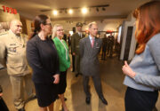 Uctění památky hrdinů heydrichiády s účastí prince Edwarda, vévody z Edinburghu v chrámu sv. Cyrila a Metoděje.
jeho královská výsost, princ Edward vévoda z Edinburghu
brig. gen. Aleš Knížek
MO ČR Jana Černochová
starostka MČ Praha 2 Alexandra Udženia
Foto Jan Schejbal
www.jan-schejbal.cz