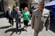 Uctění památky hrdinů heydrichiády s účastí prince Edwarda, vévody z Edinburghu v chrámu sv. Cyrila a Metoděje.
jeho královská výsost, princ Edward vévoda z Edinburghu
brig. gen. Aleš Knížek
MO ČR Jana Černochová
starostka MČ Praha 2 Alexandra Udženia
Foto Jan Schejbal
www.jan-schejbal.cz