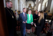 Uctění památky hrdinů heydrichiády s účastí prince Edwarda, vévody z Edinburghu v chrámu sv. Cyrila a Metoděje.
jeho královská výsost, princ Edward vévoda z Edinburghu
brig. gen. Aleš Knížek
MO ČR Jana Černochová
starostka MČ Praha 2 Alexandra Udženia
Foto Jan Schejbal
www.jan-schejbal.cz