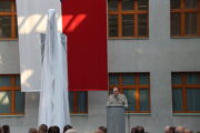 Brigádní generál Aleš Knížek, ředitel VHÚ Praha hovoří na vernisáži výstavy Jiřího Sozanského INVAZE 68 v Armádnim muzeu na Žižkově. Foto: Jiří Reichl, VHÚ