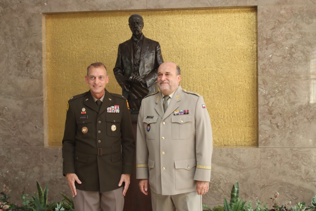 Armádní muzeum na Žižkově navštívili současný i bývalý velitel Nebraské národní gardy