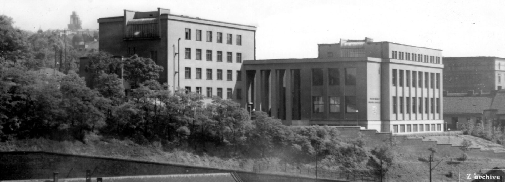 Století s vojenským muzeum: z historie Armádního muzea Žižkov od jeho otevření v roce 1932