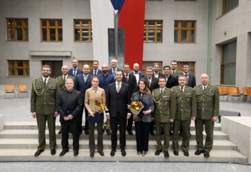 Sportovci ASC DUKLA převzali z rukou náměstka ministryně obrany děkovné listy za výbornou reprezentaci