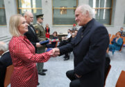 Předávání resortních vyznamenání ministryní obrany. Michael Kocáb.  Armádní muzeum Žižkov, 1. 11. 2023. Foto Jan Schejbal, MO (6)