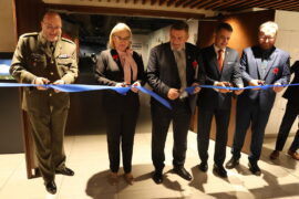 Výstava „1943 – Československá armáda na východní frontě“ zahájena a kniha o zahraničních operacích Armády ČR pokřtěna