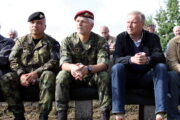Na Tankovém dni 2013. Vlevo generál Milan Schulc, uprostřed náčelník Generálního štábu AČR Petr Pavel, vpravo tehdejší ministr obrany a bývalý náčelník GŠ AČR Vlastimil Picek. Foto Andrej Halada.