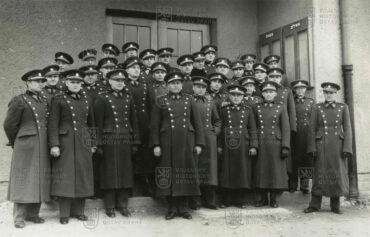 Důstojníci od Pluku útočné vozby 2 na fotografii pořízené po 15. březnu 1939