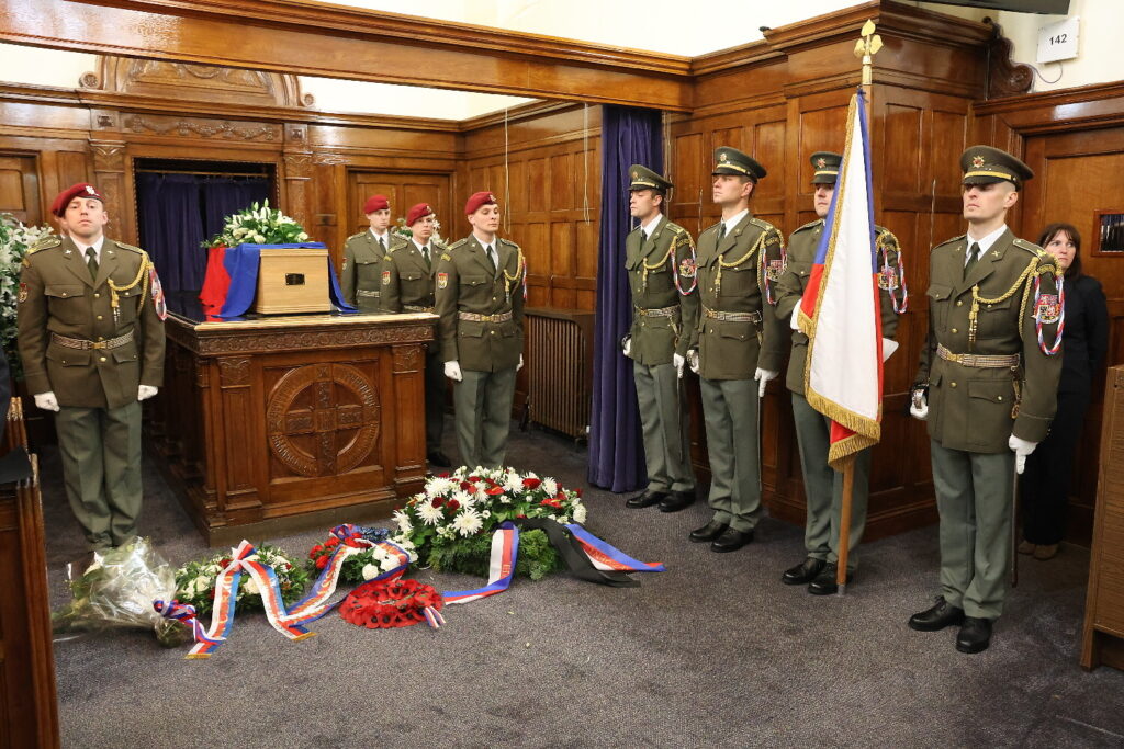 Poslední rozloučení s nejstarším československým válečným veteránem Ervínem Hoidou