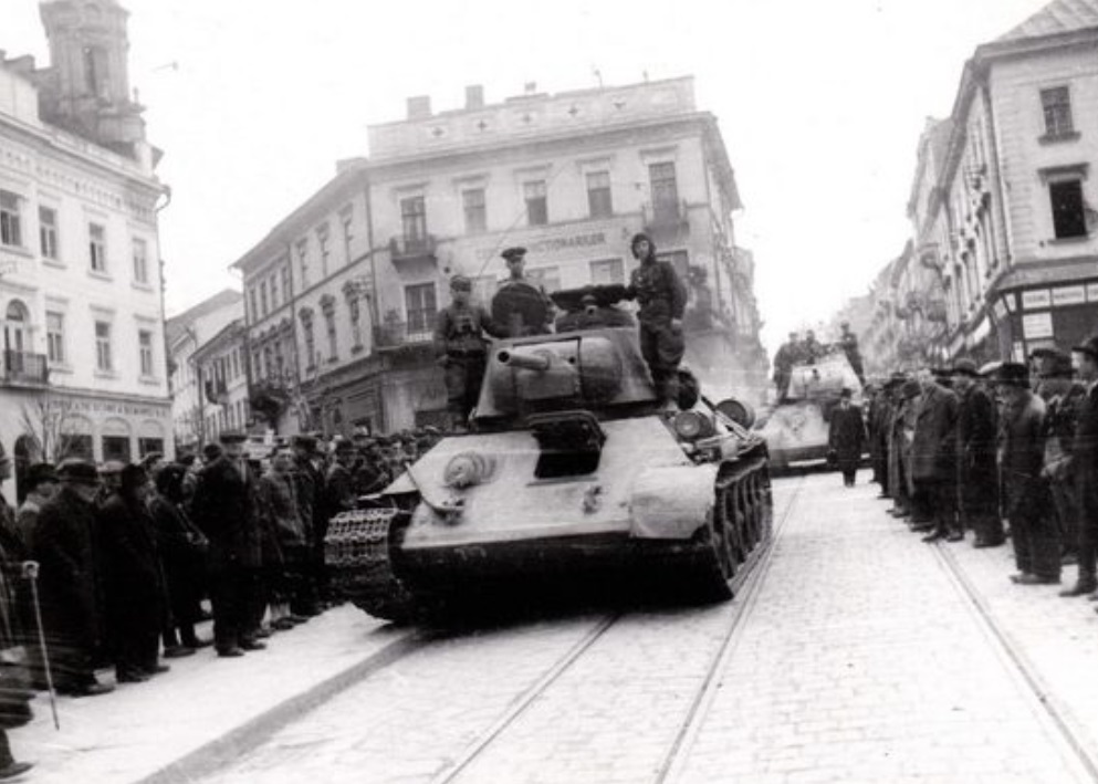 Před osmdesáti lety se fronta přiblížila k hranicím Československa