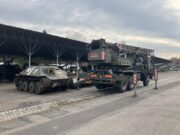 Příprava na přepravu povstaleckého stíhače tanků Hetzer z Vojenského technického muzea Lešany do Prahy. FOTO Josef Rendl, VHÚ Praha. Lešany u Týnce nad Sázavou, 30. 4. 2025