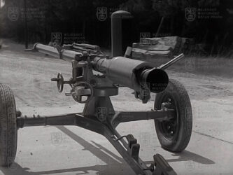 Film „82mm bezzákluzový kanón“