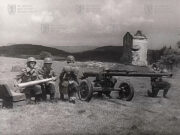 Film „82mm bezzákluzový kanón" (2)