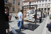 Výstava "V jako vítězství" je před budovou Magistrátu hl. města Prahy k vídění do 30. května 2025,. FOTO Praha.eu