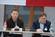 Vít Smetana, Ph.D., z Ústavu pro soudobé dějiny AV ČR hovoří na téma: Mezi Východem a Západem, nebo od Západu k Východu? Československo v roce 1945 v kontextu politiky velmocí. Vpravo moderátor panelu, historik VHÚ Praha PhDr. Jiří Rajlich, Ph.D.. Konference "1945-Nové pohledy". Armádní muzeum Žižkov, Praha, 20, 5, 1945, FOTO Jiří Reichl, VHÚ Praha