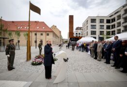 Dojednal kapitulaci německých jednotek v Praze, komunisté ho za to zničili. Generál Kutlvašr se dočkal důstojného pomníku