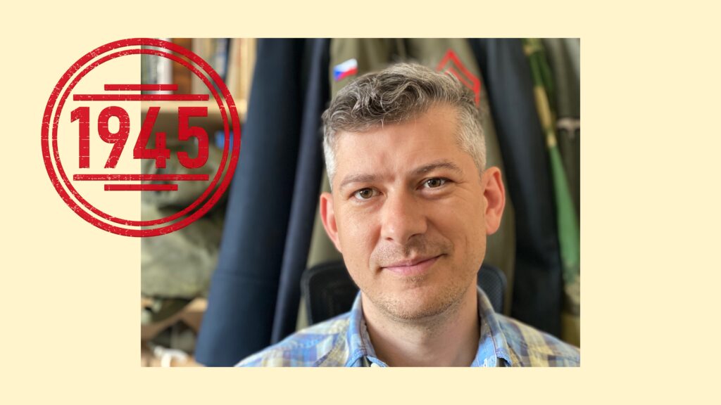 Každý stejnokroj má svůj příběh. Formovala ho móda i ideologie, říká v rozhovoru kurátor Zdeněk Špitálník