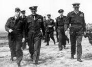 Generál Dwight D. Eisenhower při návštěvě 134. čs. stíhacího křídla v Appledramu v dubnu 1944. FOTO sbírka Jiřího Rajlicha