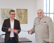 Knihu pokřtil řediel VHÚ Praha brigádní generál Aleš Knížek. FOTO: VHÚ Praha