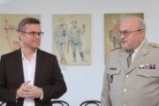 Autor knihy Petr Janoušek a ředitel VHÚ Praha Aleš Knížek. FOTO: VHÚ Praha 