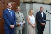 Výstava Nová armáda – Modernizace armády a výzvy vojáka 21. století před budovou Generálního štábu Armády ČR. FOTO: Marie Křížová, AVIS