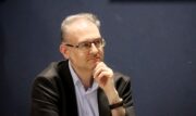 Karel Straka poslouchá Michala Cápa