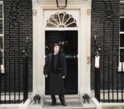 Jaroslav Beránek během jednoho z četných pobytů v metropoli nad Temží před sídlem britského ministerského předsedy v Downing Street 10. FOTO: archiv VHÚ Praha
