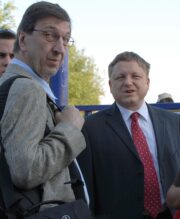 Jaroslav Beránek a Jiří Rajlich, předseda redakční rady Historie a vojenství, v Leteckém muzeu Kbely v roce 2009. FOTO: archiv VHÚ Praha