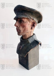 Hlava britského vojáka z papírmaše, 1918 (2)