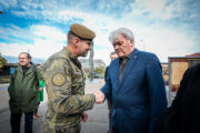 Náčelník Generálního štábu AČR, armádní generál Karel Řehka a Ľudovít Kiš, ředitel Odboru prezentačního a produkčního VHÚ Praha. FOTO: Petr Dohnal