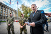 Autor výstavy Zdeněk Munzar, vedoucí Oddělení vojenských knihoven VHÚ Praha. FOTO: Petr Dohnal