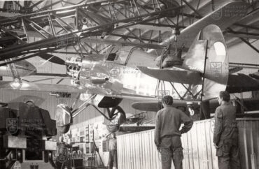 Instalace Avie B-534 do expozice v Leteckém muzeu ve Kbelích